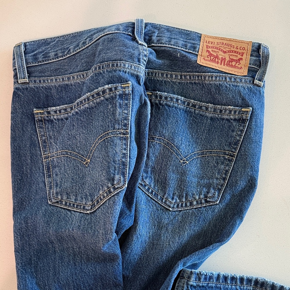 Levi's High Rise Blue Jeans - Picture 3 of 3